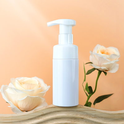 Witte kunststof schuimpompfles 100ml met aangepast logo